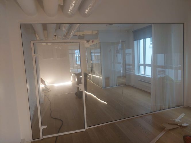 Hovedbilde Glassvegger med glassdør – komplett 6,25 meter