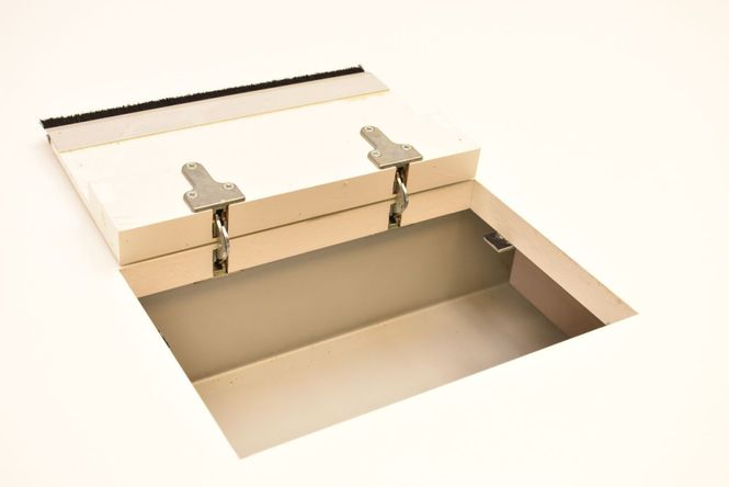 Hovedbilde Møte Bord med 2 cable luker
