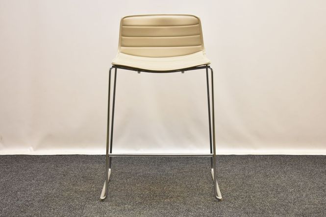 Hovedbilde Arper Catifa 46 i beige skinn / krom