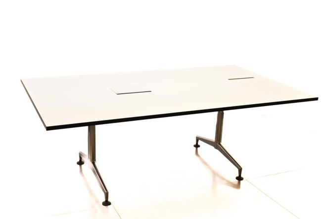Hovedbilde Møte Bord med 2 cable luker